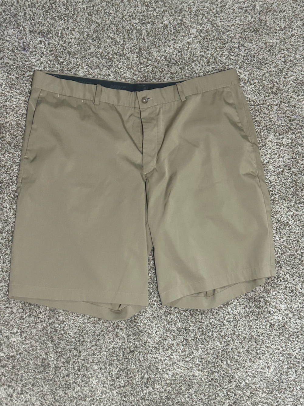 Nike men’s drifit khaki shorts waist 40